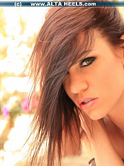 Addison Rose Lets You Peek At Her Shaved - image nr. 10
