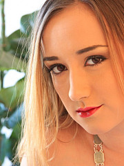 Beauty Girl Wearing Mini Dress Seamless - image nr. 6