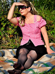 MILF Angel in coffee colored pantyhose - image nr. 10