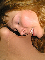 Couple in sheer pantyhose makes - image nr. 2