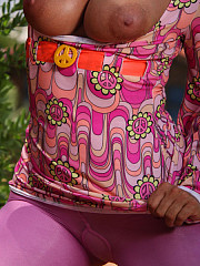 Eve as a sexy hippie lady in pink - image nr. 10