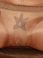 Slutty gal in seamless pantyhose - image nr. 10