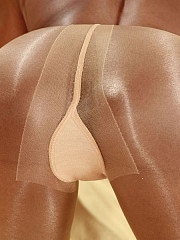 Slim ebony girl in shiny pantyhose on - image nr. 5