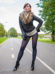 Black Pantyhose On The Road - image nr. 8