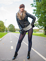 Black Pantyhose On The Road - image nr. 9