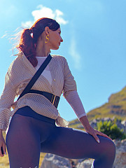 Jenny Travels In Seamless Tights - image nr. 2