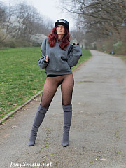 Jeny outdoors in seamless pantyhose - image nr. 7