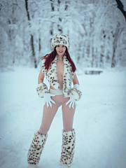 Winter pics of Jeny in white tights - image nr. 2