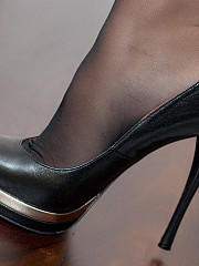 MILF Jess in black stockings and high - image nr. 10