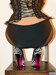 MILF Jess in black pantyhose panties - image nr. 12