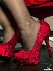 Lovely Housewife Jess Shows Off In Very Sexy - image nr. 8