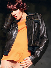 Lily Shows Luxury Legs In Nude Backseamed - image nr. 6