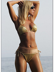 Sexy blonde wearing gold bikini and - image nr. 2