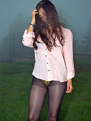 Candid pics of lady in pantyhose - image nr. 2