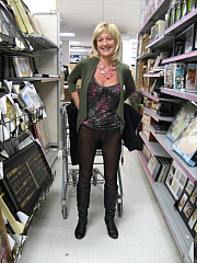 Candid pics of lady in pantyhose - image nr. 6