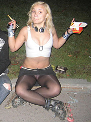 Candid pics of girls and women wearing - image nr. 2