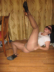 Homemade photos of amateur in tan - image nr. 4