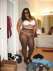 Fat amateurs in pantyhose showing off - image nr. 4