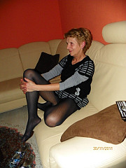 Mature ladies in pantyhose showing off - image nr. 3