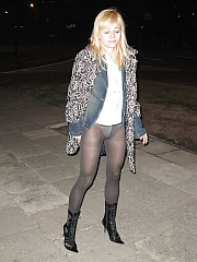 Cute girls in pantyhose shows seductive - image nr. 1