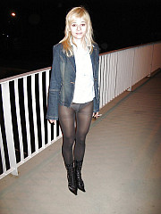 Cute girls in pantyhose shows seductive - image nr. 2