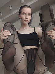 Amateurs In Black Patterned Tights - image nr. 4