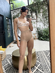 Athletic Girl Shows Off Her Legs - image nr. 8