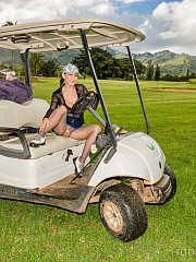 Golf In Grey Pantyhose - image nr. 1