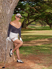 Mature lady Roni wearing pantyhose - image nr. 1