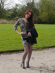 Redhead Girl Wearing Leopard Dress Grey - image nr. 11