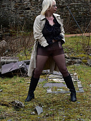 Barby Slut In Pantyhose Outdoors - image nr. 5